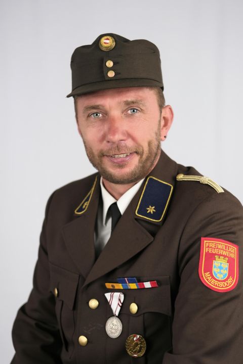V Armin Weissenböck